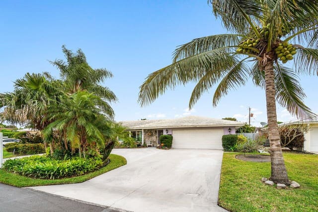 1220 SW 25th Place, sold in Golfview Harbour 2nd Sec, Boynton Beach, FL