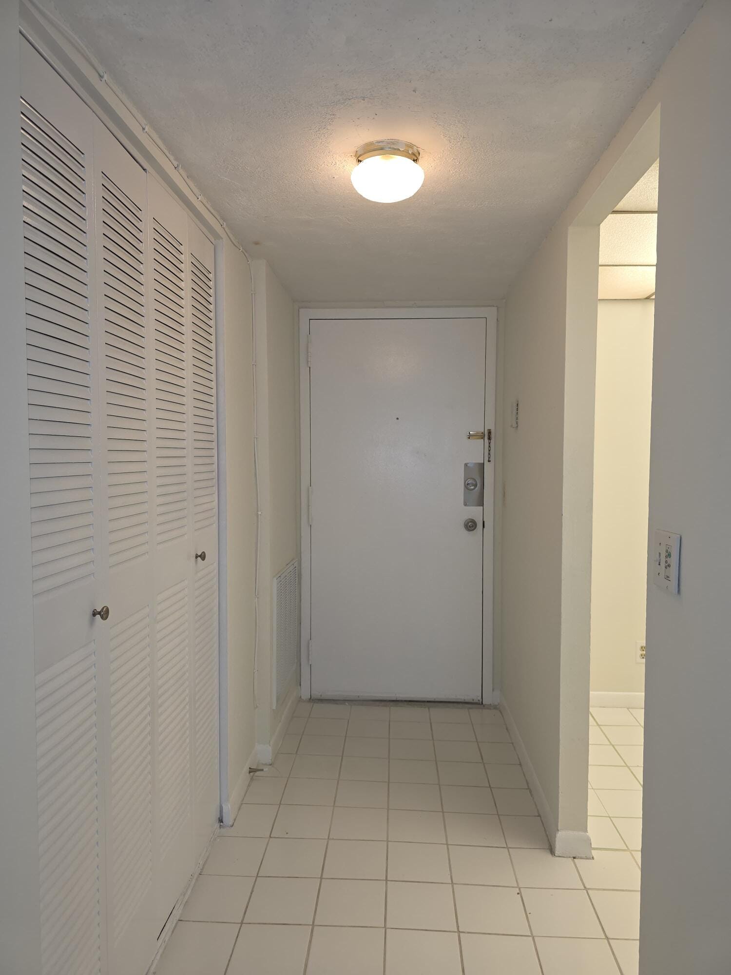 470 Executive Center Drive 2k — photo 2