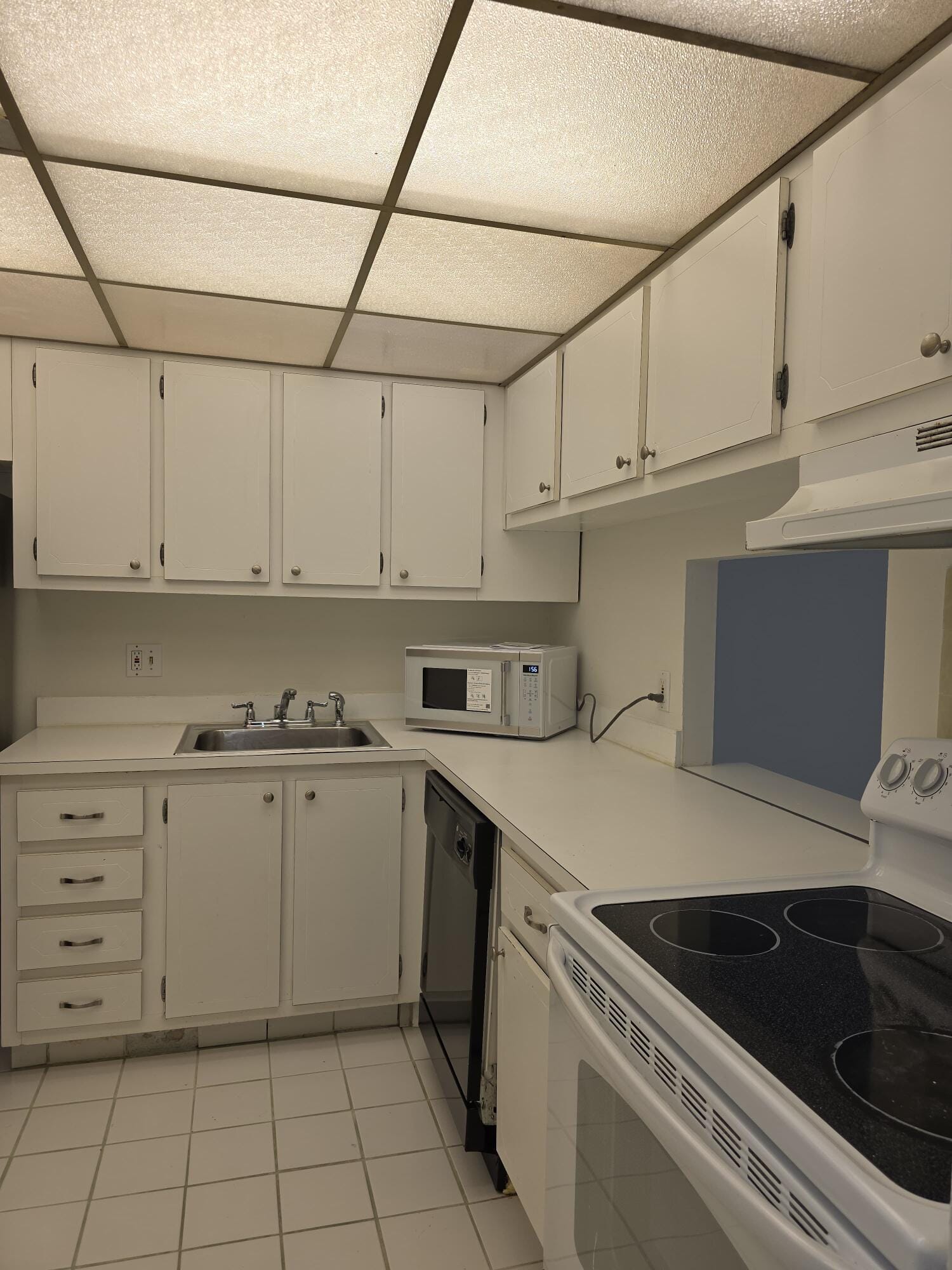 470 Executive Center Drive 2k — photo 4