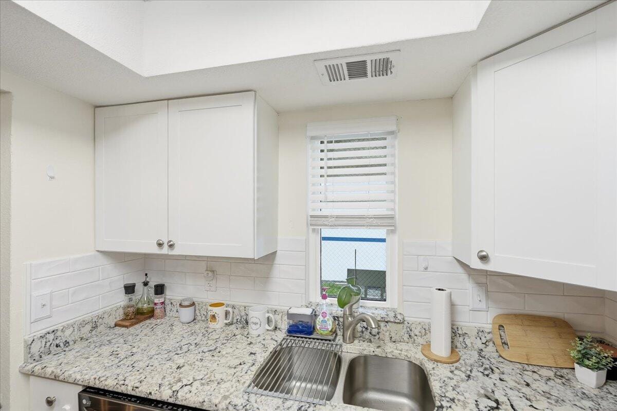 1506 SE Royal Green Circle 204 — photo 12