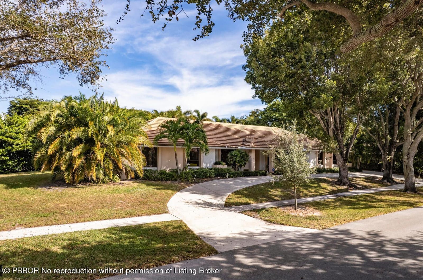 2812 Embassy Drive — photo 2