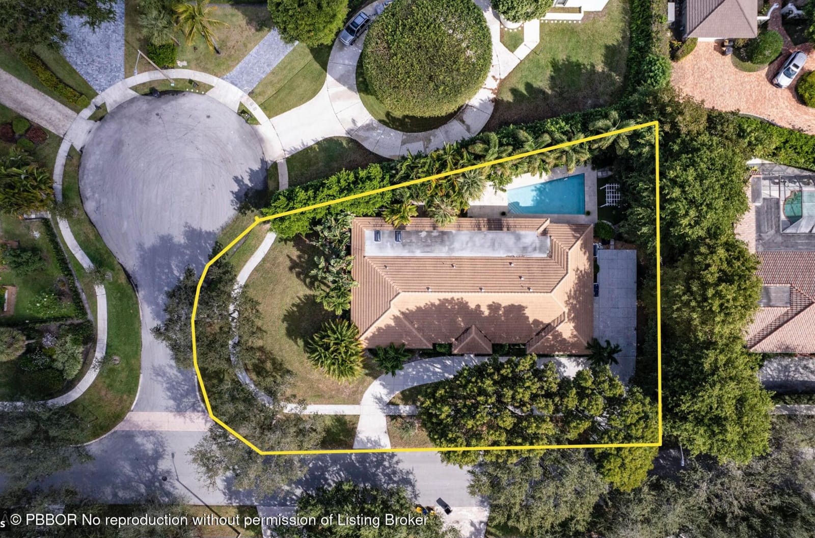 2812 Embassy Drive — photo 3