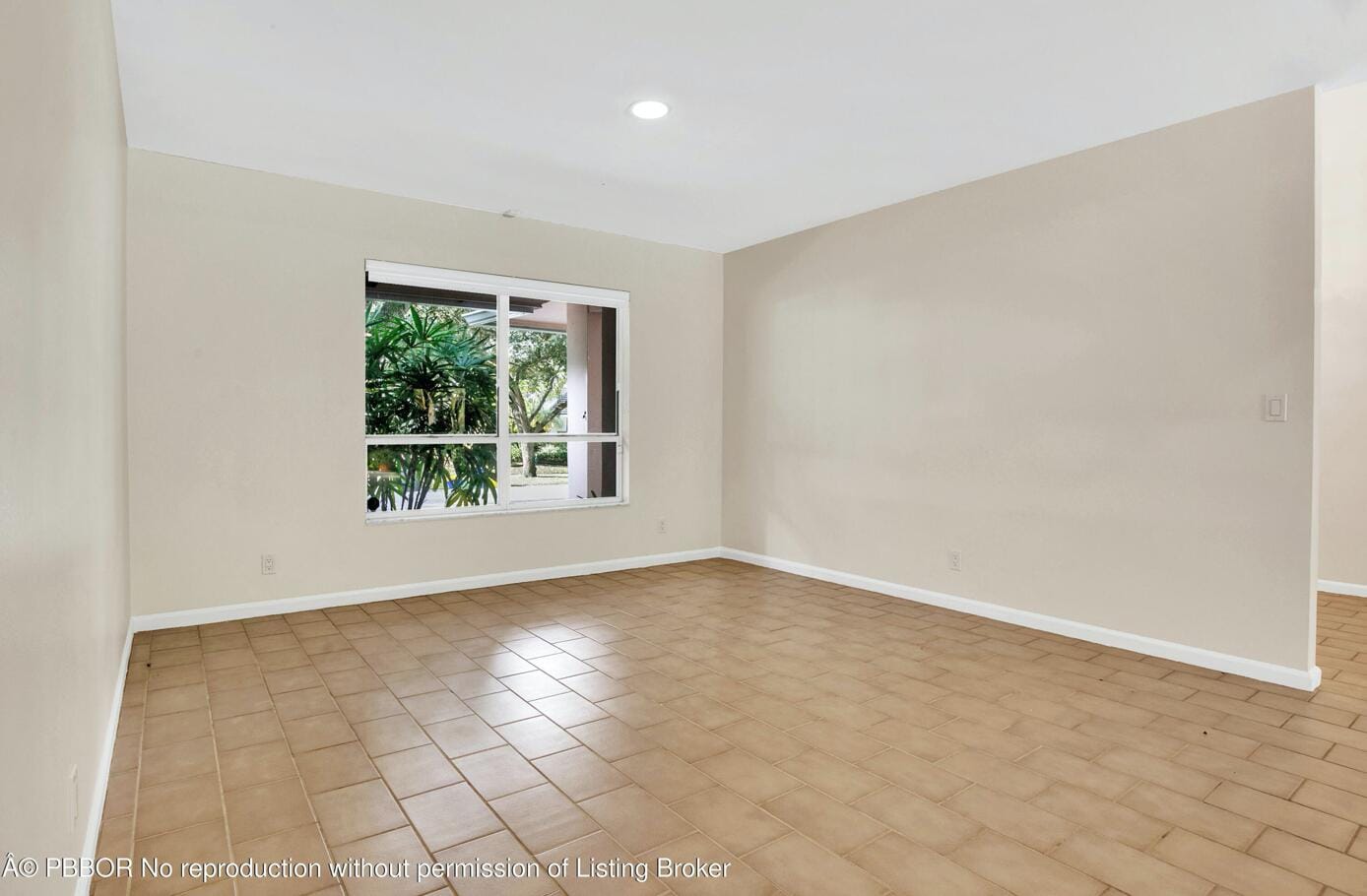 2812 Embassy Drive — photo 10