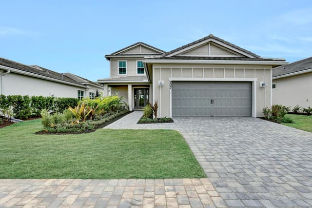 203 SE Calmo Circle, Port St. Lucie, FL 34984