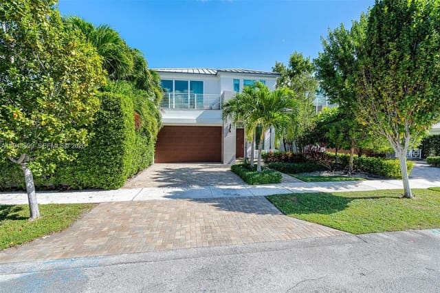 2516 NE 32nd Avenue, sold in Lauderdale Beach Ext 27-4, Fort Lauderdale, FL