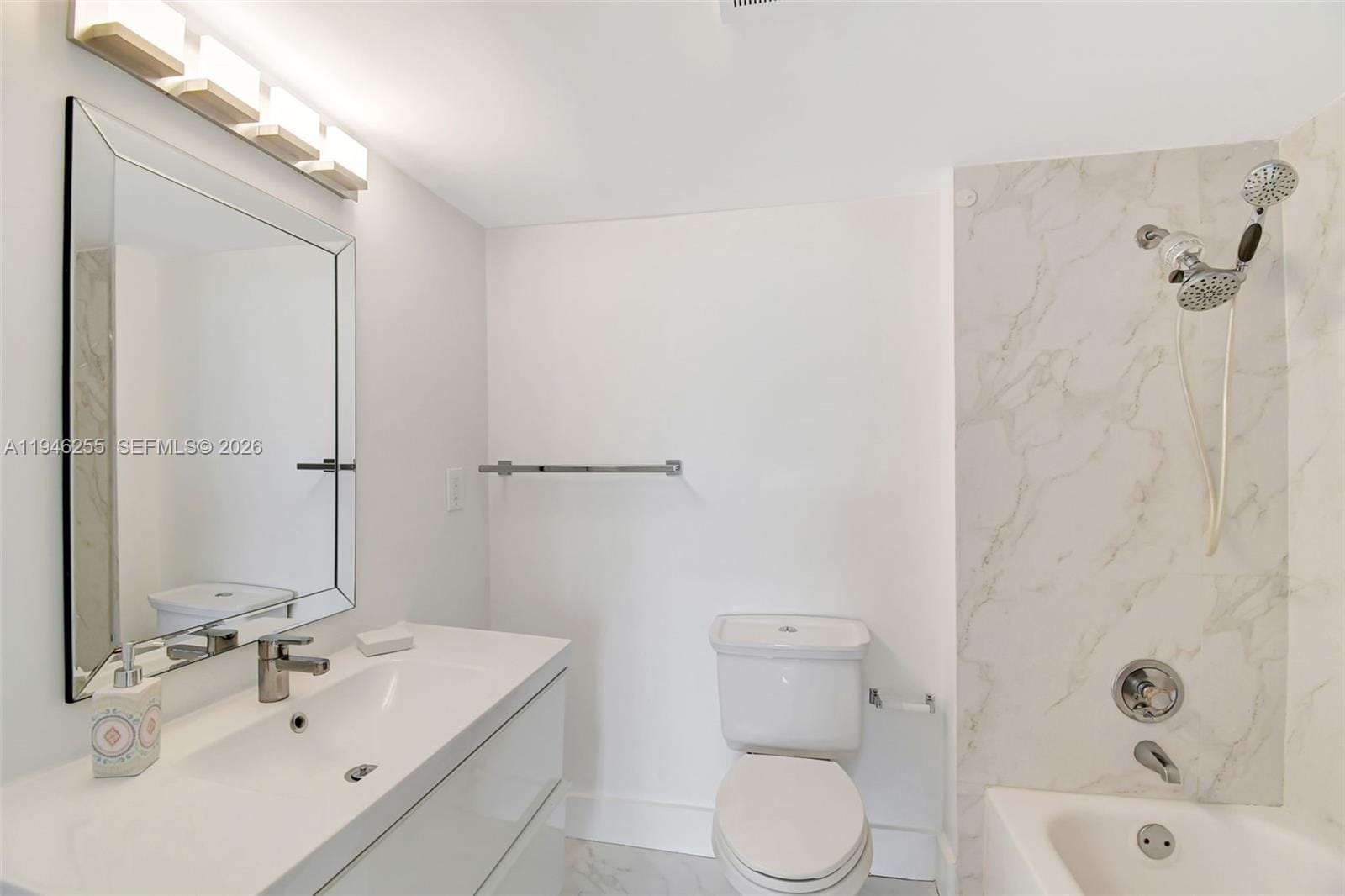 20100 W Country Club Drive 1005, Aventura, FL 33180 photo 17