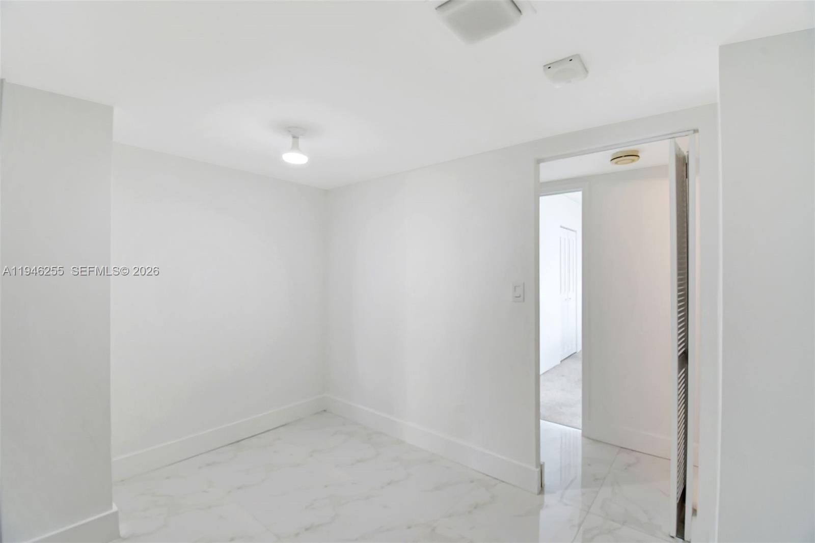 20100 W Country Club Drive 1005, Aventura, FL 33180 photo 25