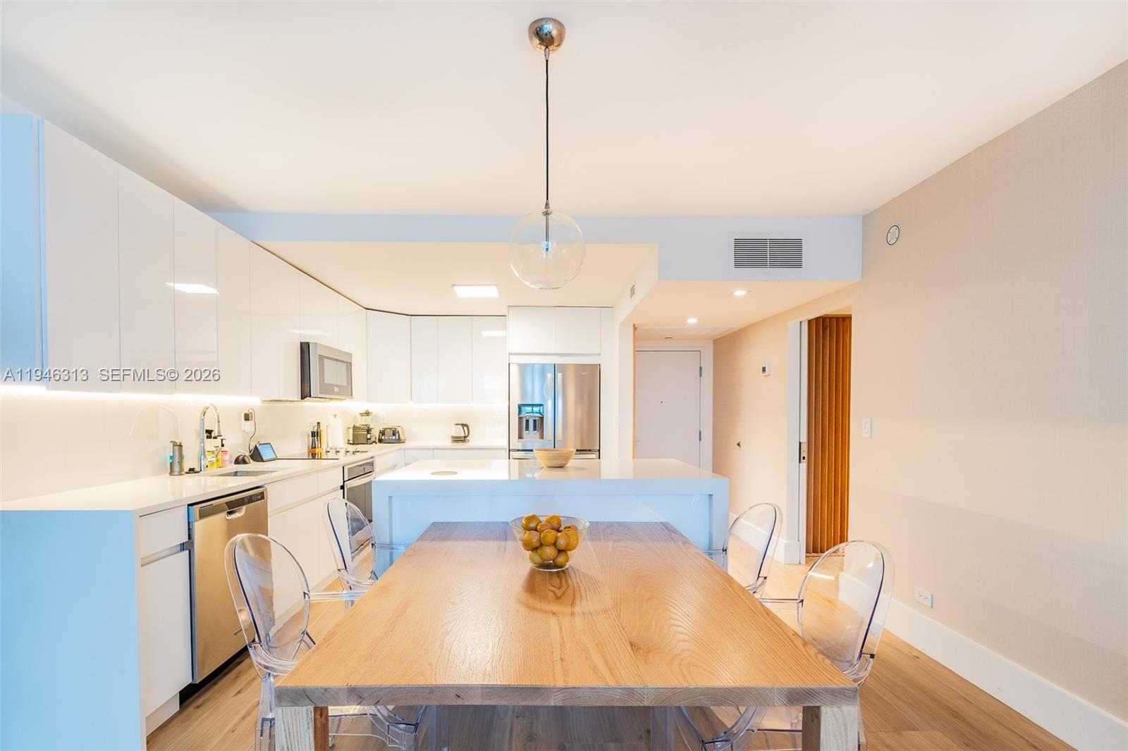 2301 Collins Avenue 719 — photo 2