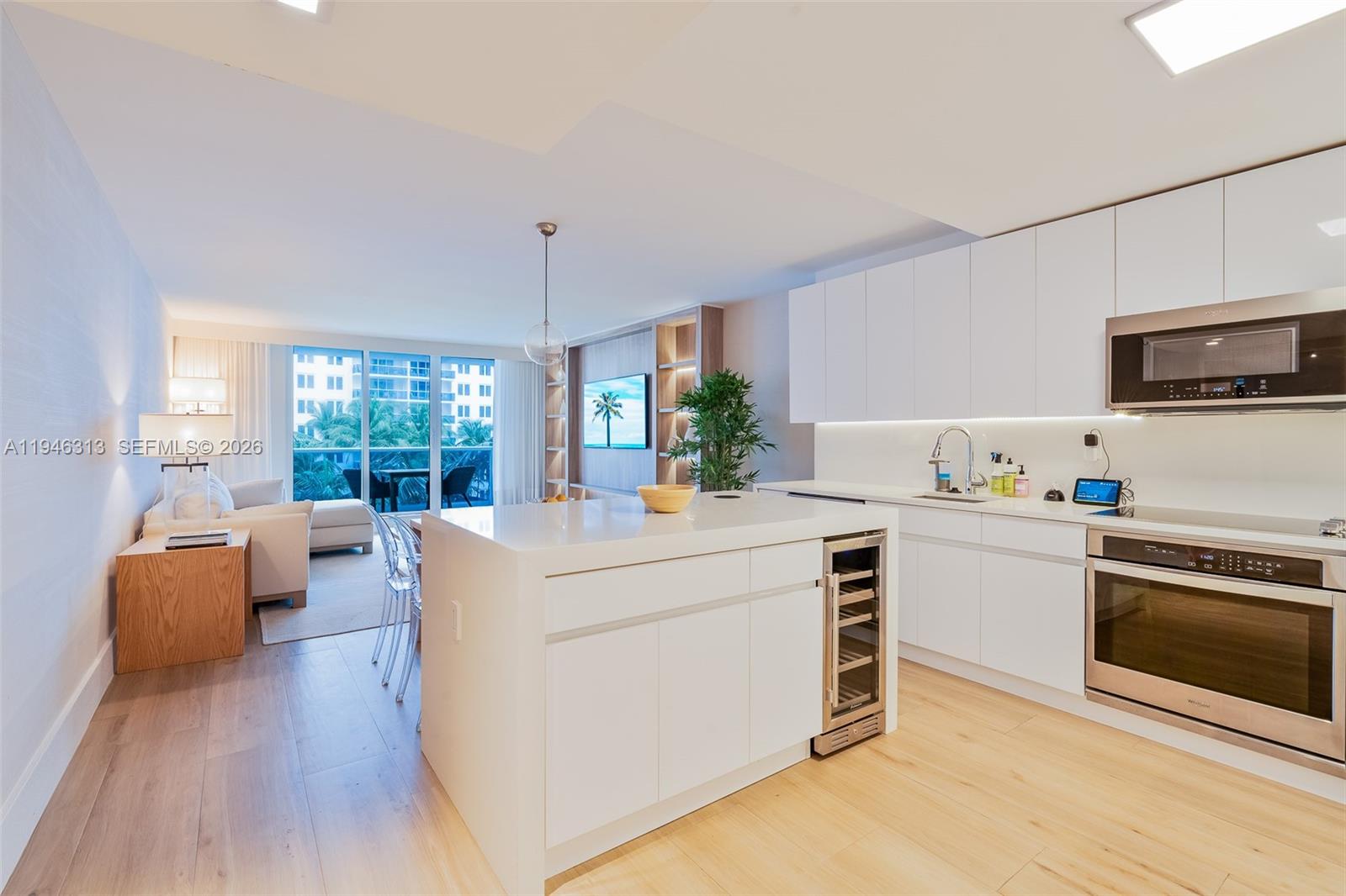 2301 Collins Avenue 719 — photo 3