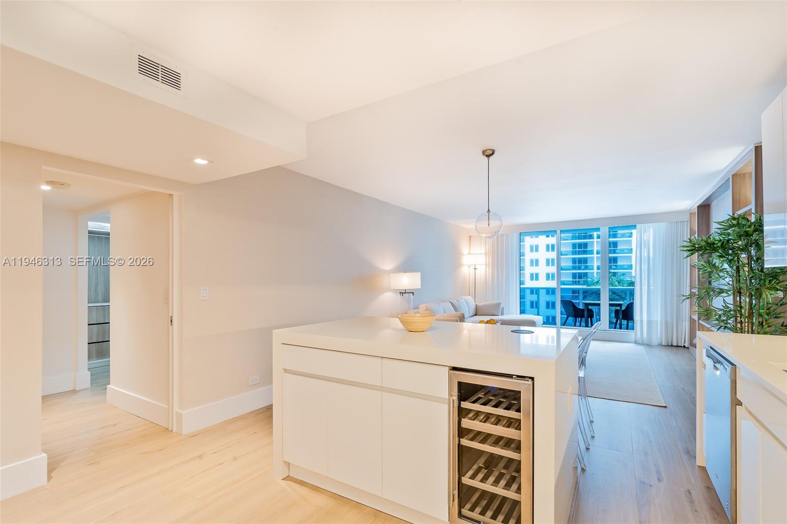 2301 Collins Avenue 719 — photo 4