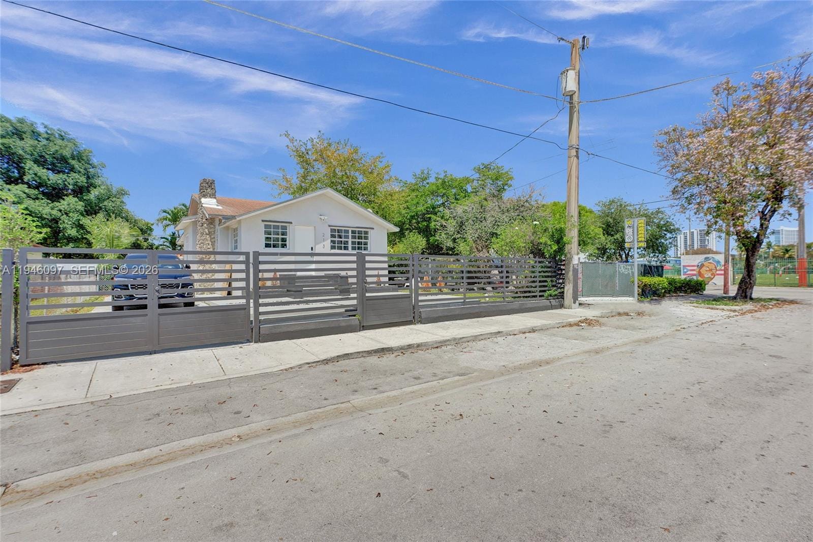 213 NW 34th Terrace — photo 5
