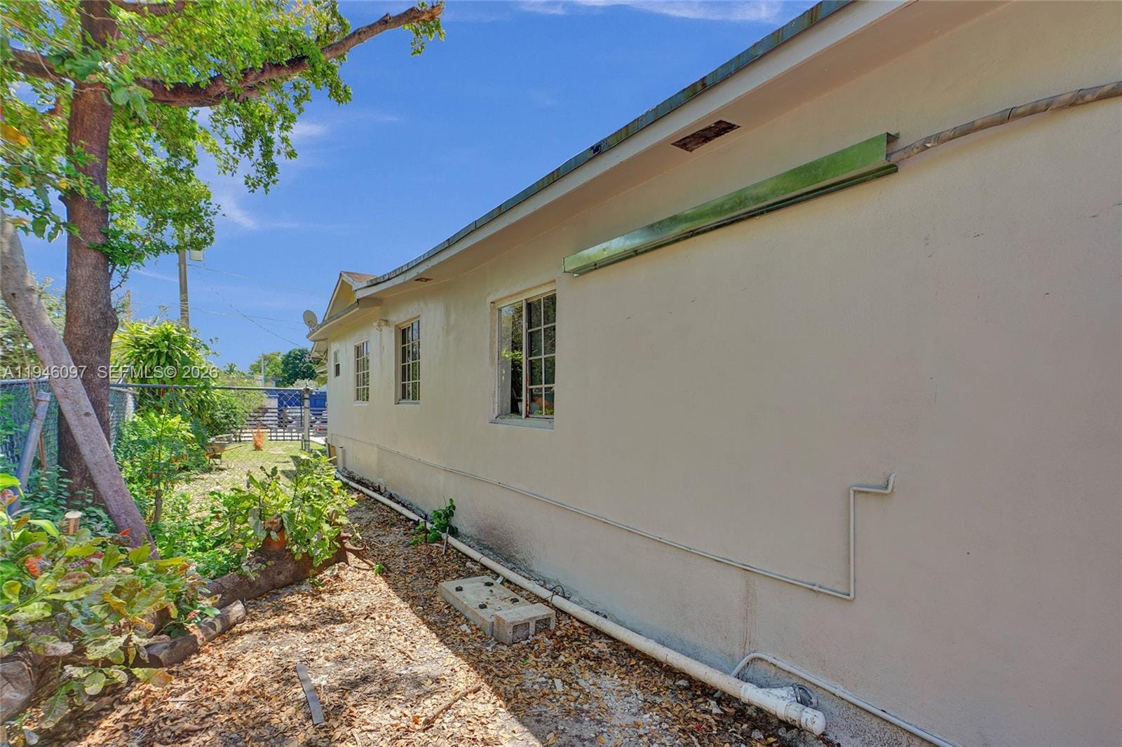 213 NW 34th Terrace — photo 8