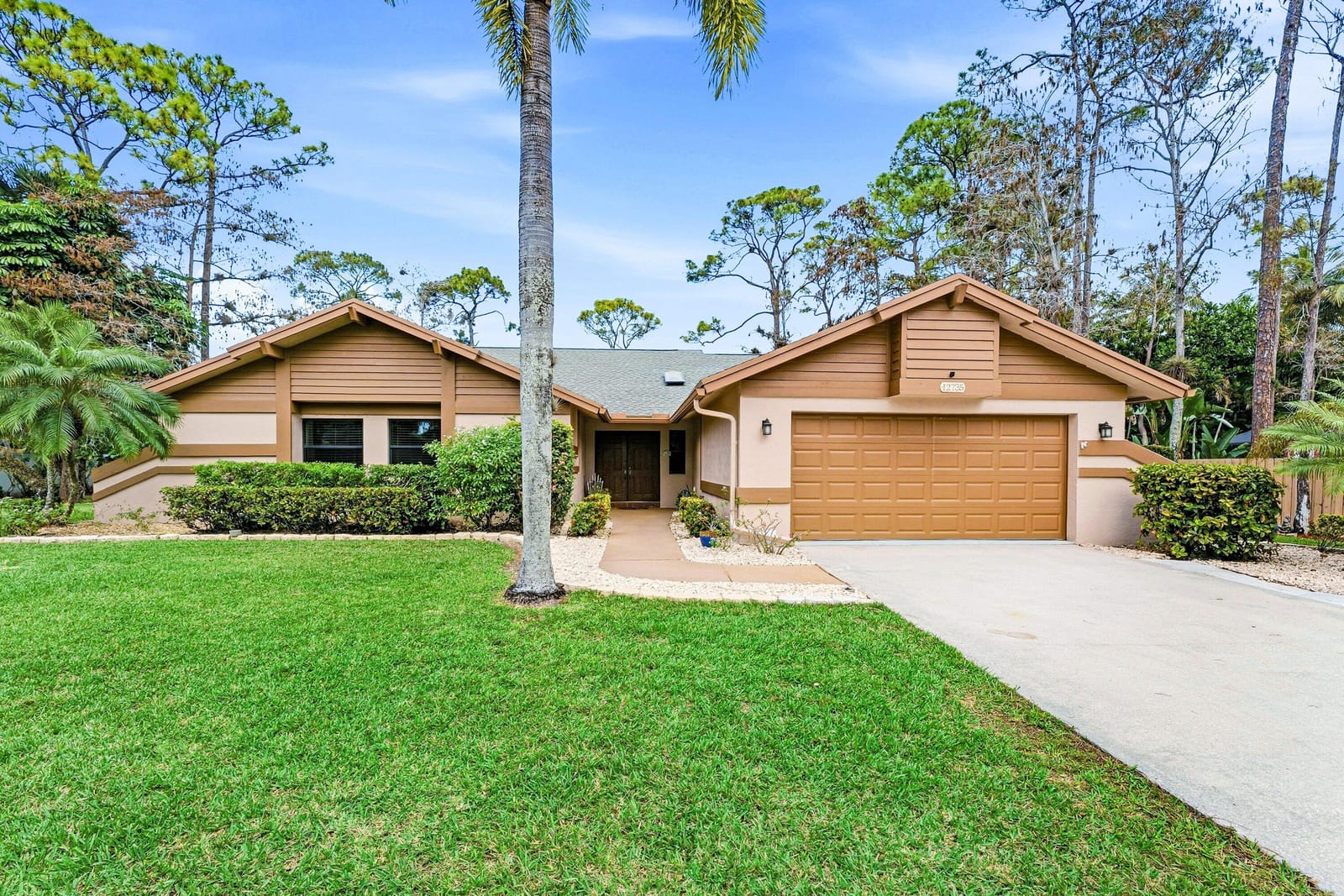 4 bedroom home for sale at 12735 Stone Pine, Wellington, FL 33414 — $799,999