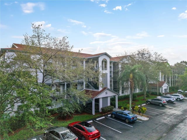 1351 SW 125th Avenue 203S, Pembroke Pines, FL 33027
