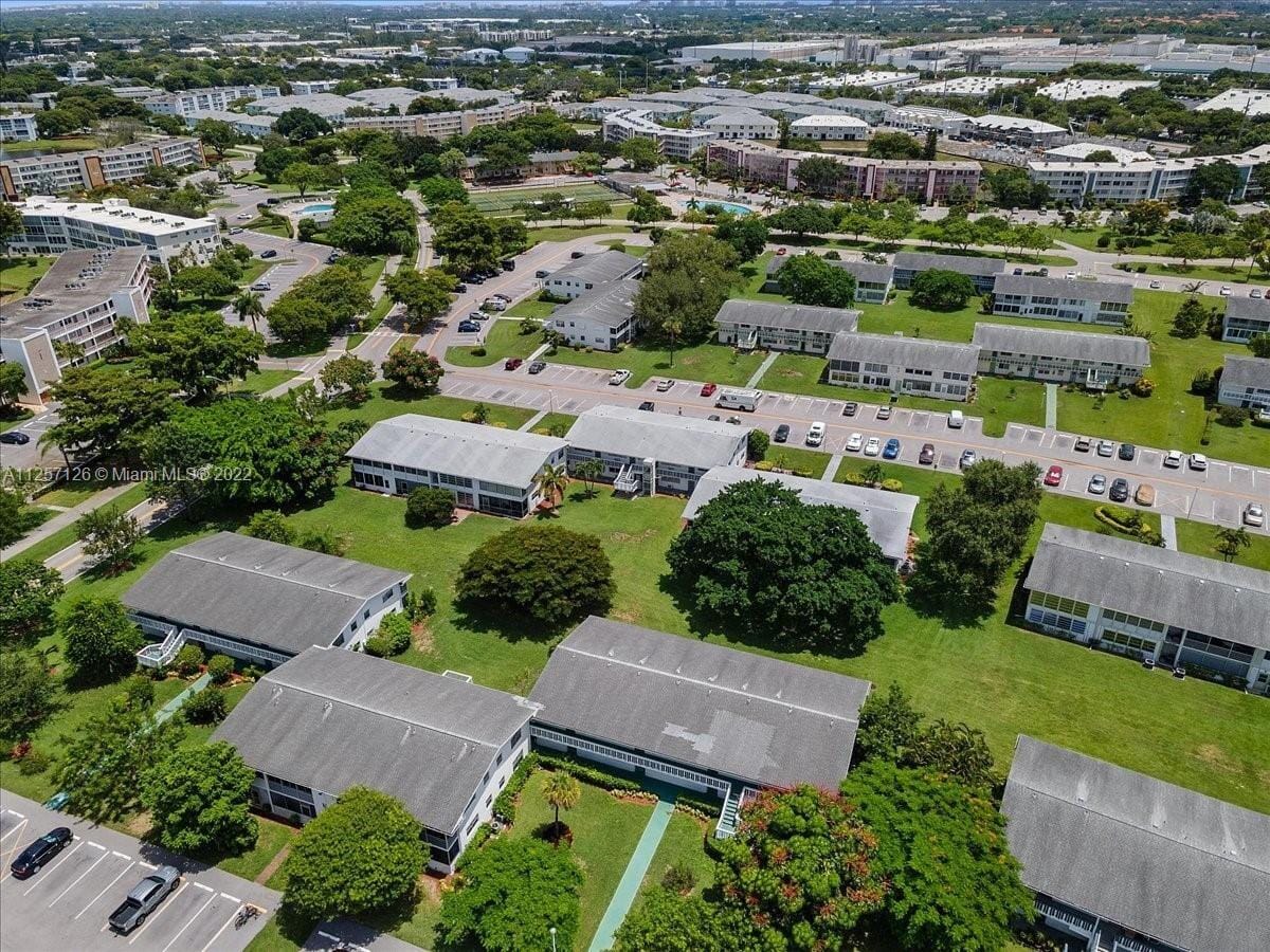 301 Farnham M 301, Deerfield Beach, FL 33442 photo 29