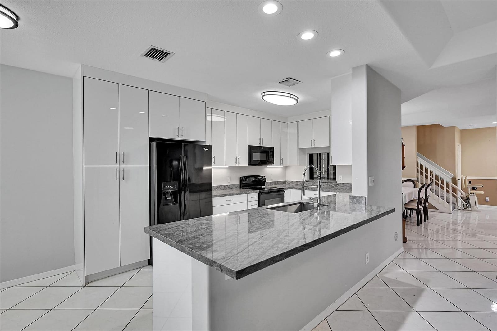 9640 Royal Palm Boulevard — photo 3