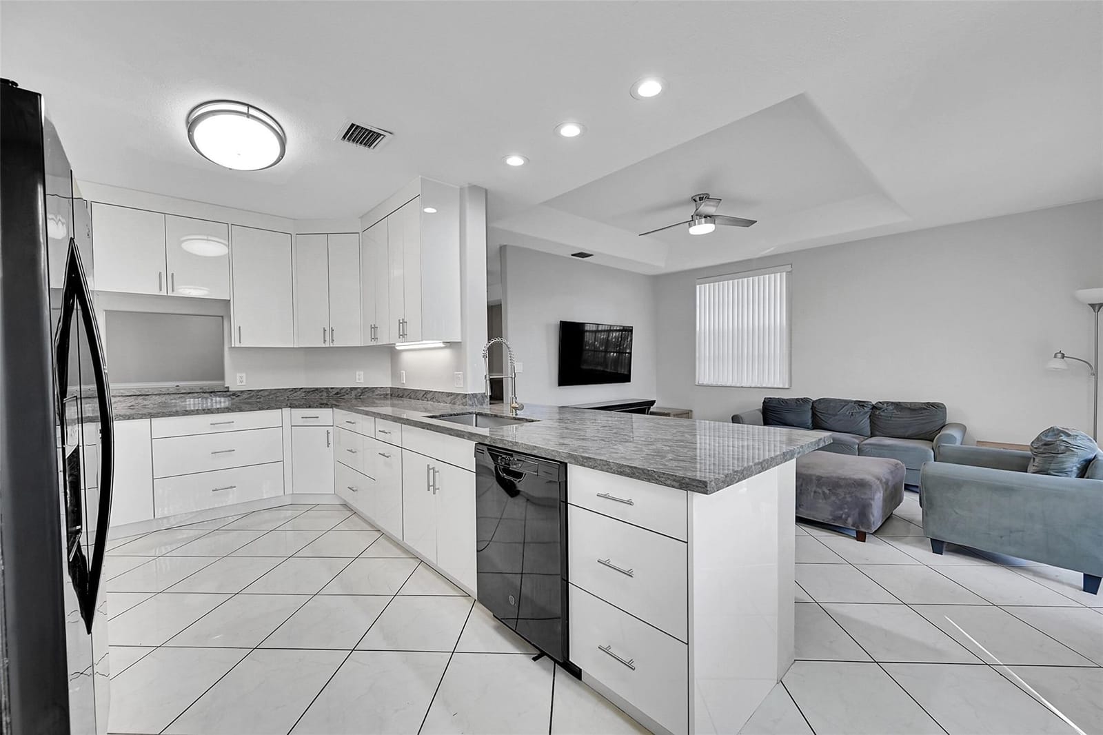 9640 Royal Palm Boulevard — photo 5