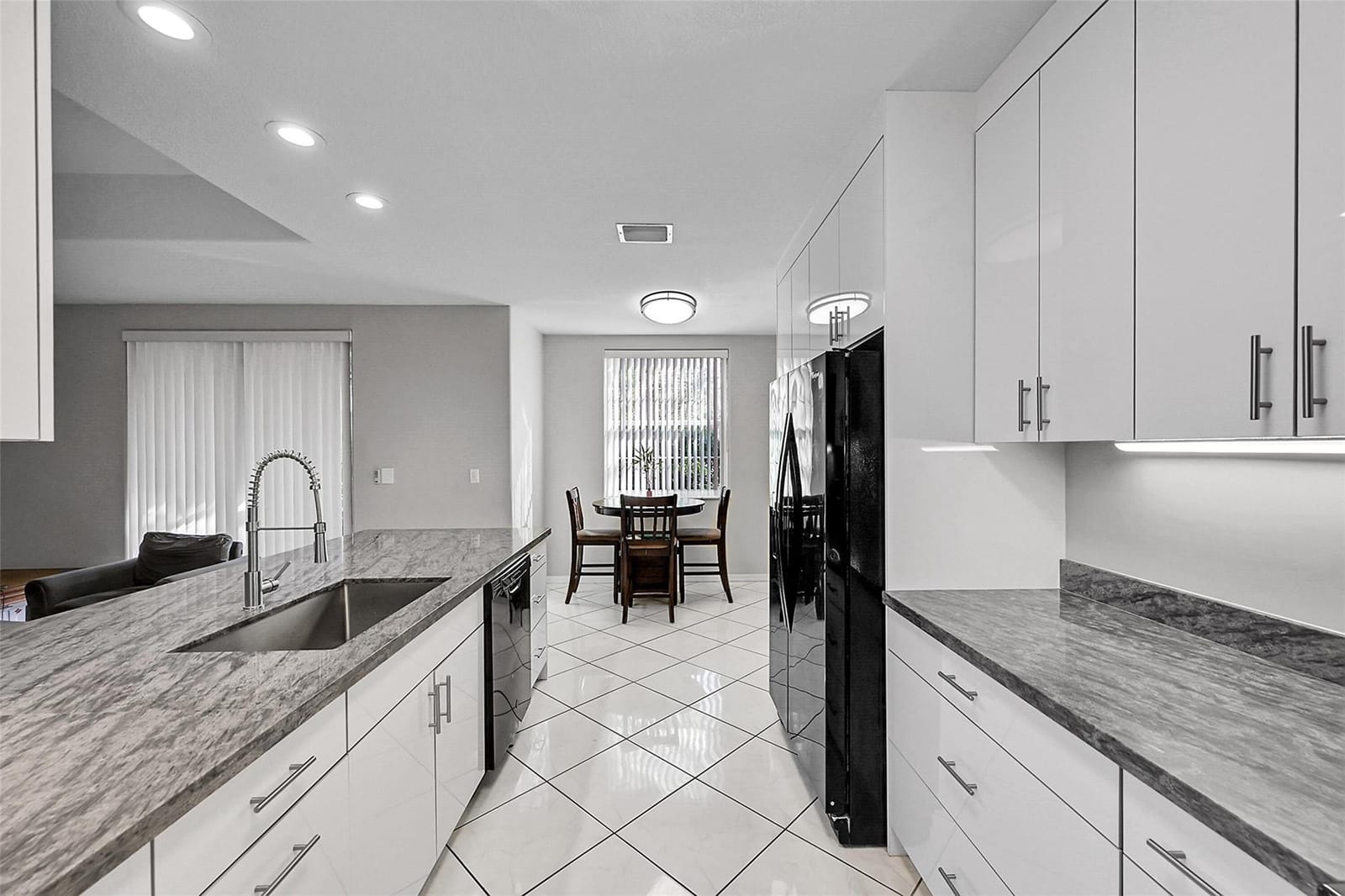 9640 Royal Palm Boulevard — photo 6