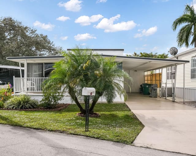1921 SW 87th Terrace, Davie, FL 33324