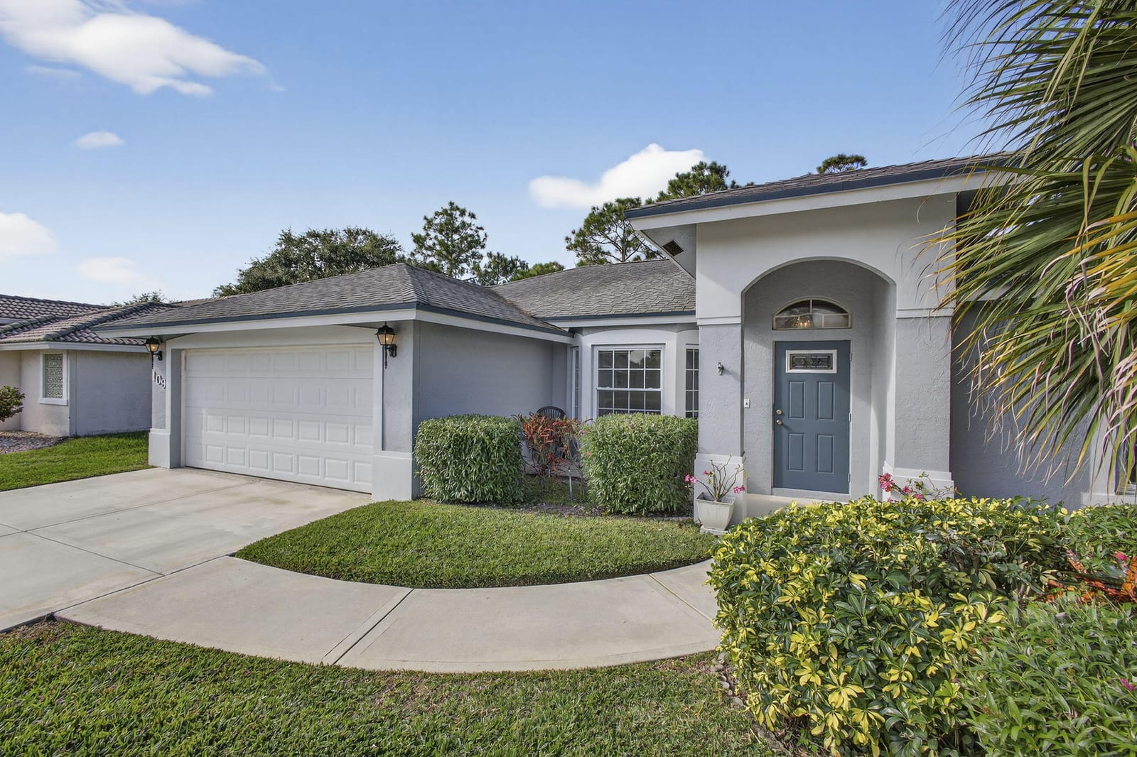 109 Monterey Way — photo 2