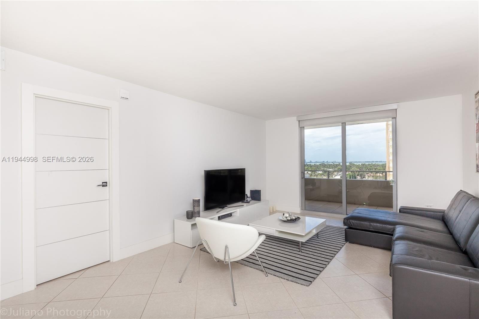 5555 Collins Avenue 9U — photo 2