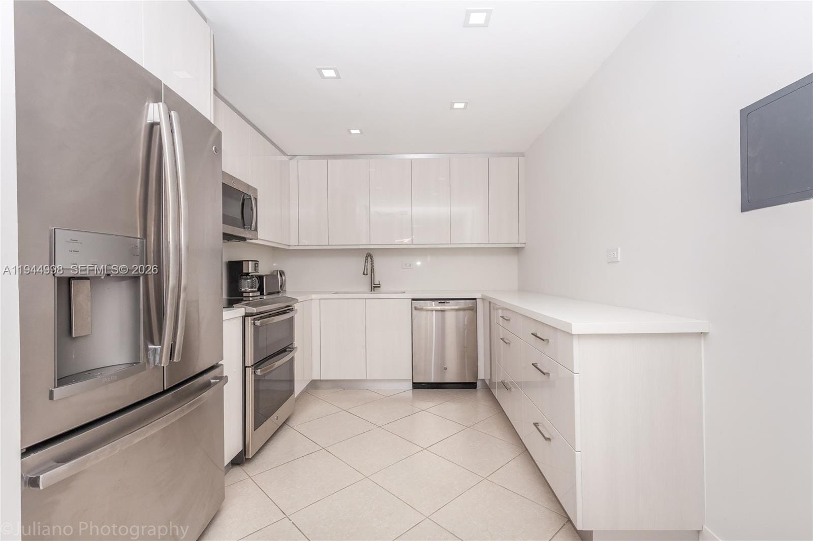 5555 Collins Avenue 9U — photo 4