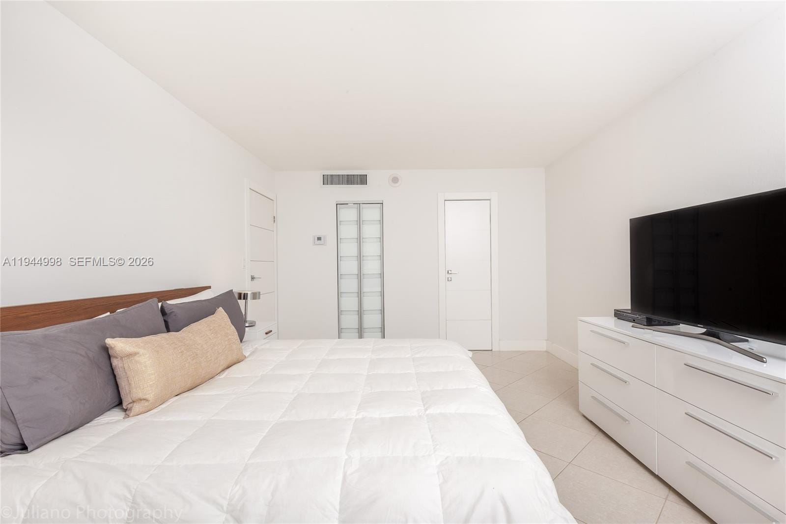 5555 Collins Avenue 9U — photo 8
