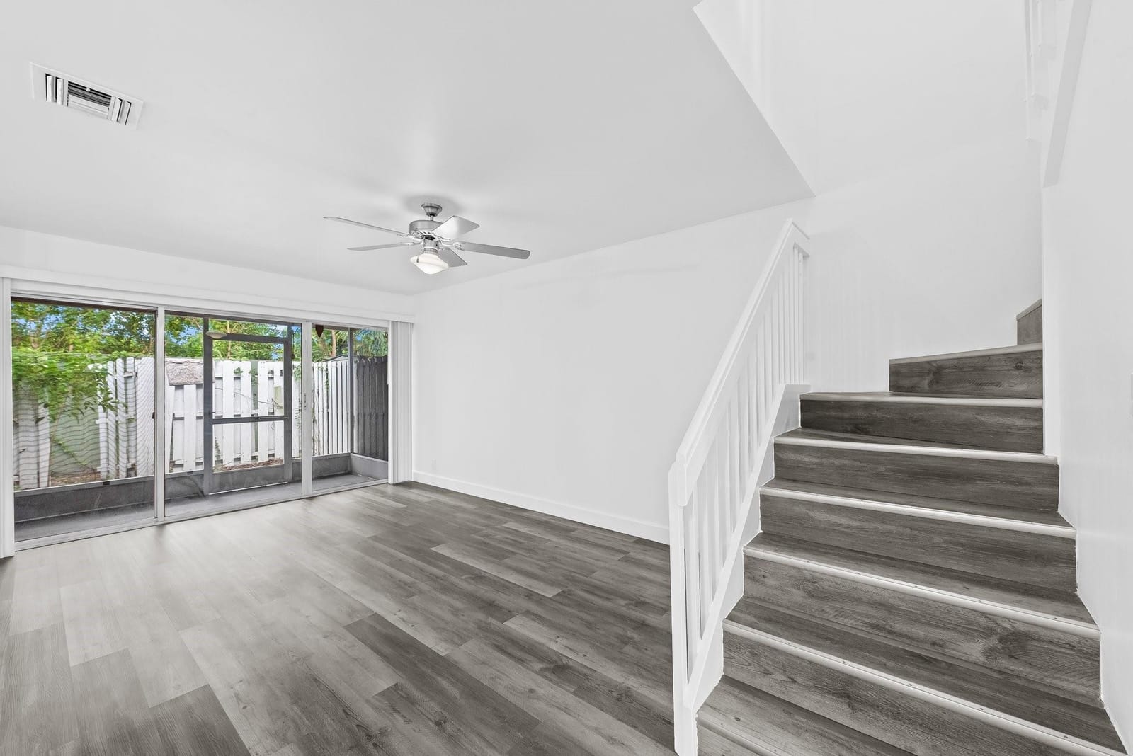 822 Crystal Lake Drive 822 — photo 4