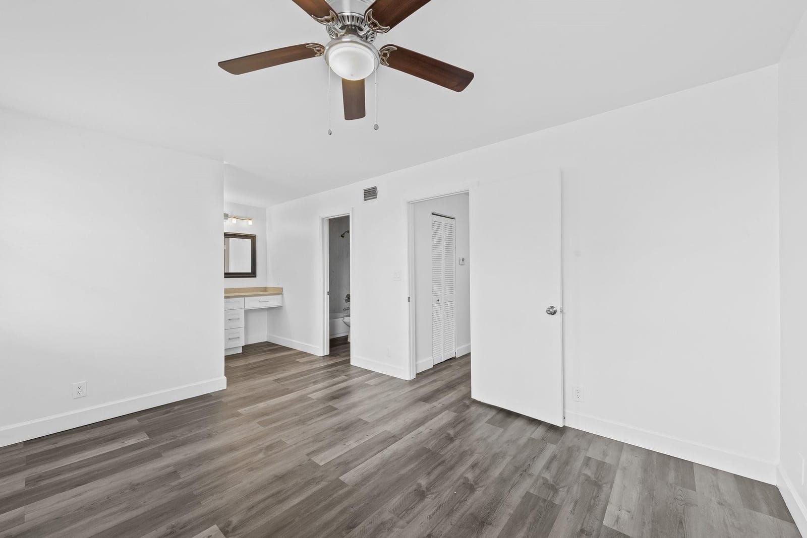 822 Crystal Lake Drive 822 — photo 9