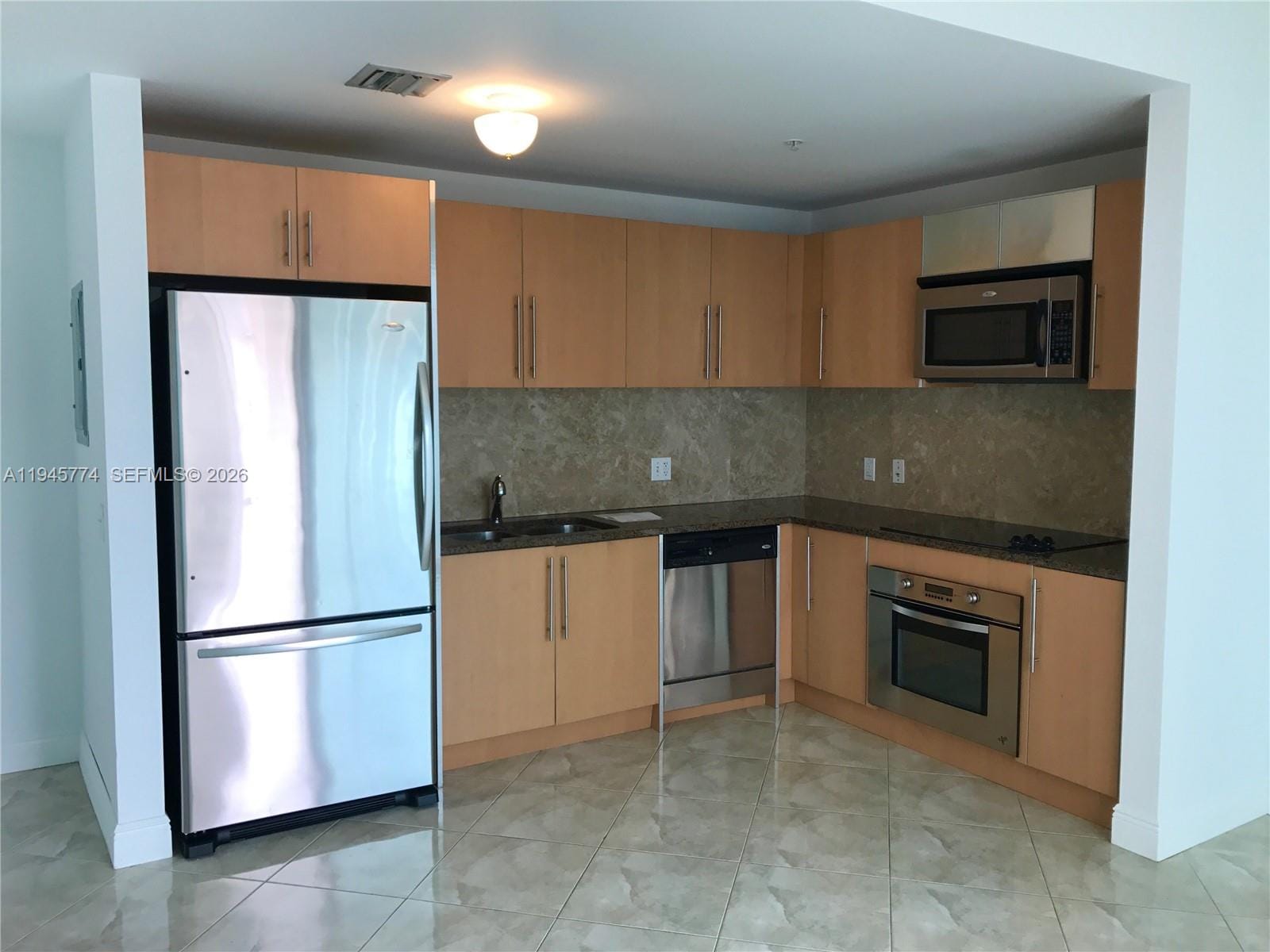 300 S Biscayne Boulevard T-1803 — photo 9