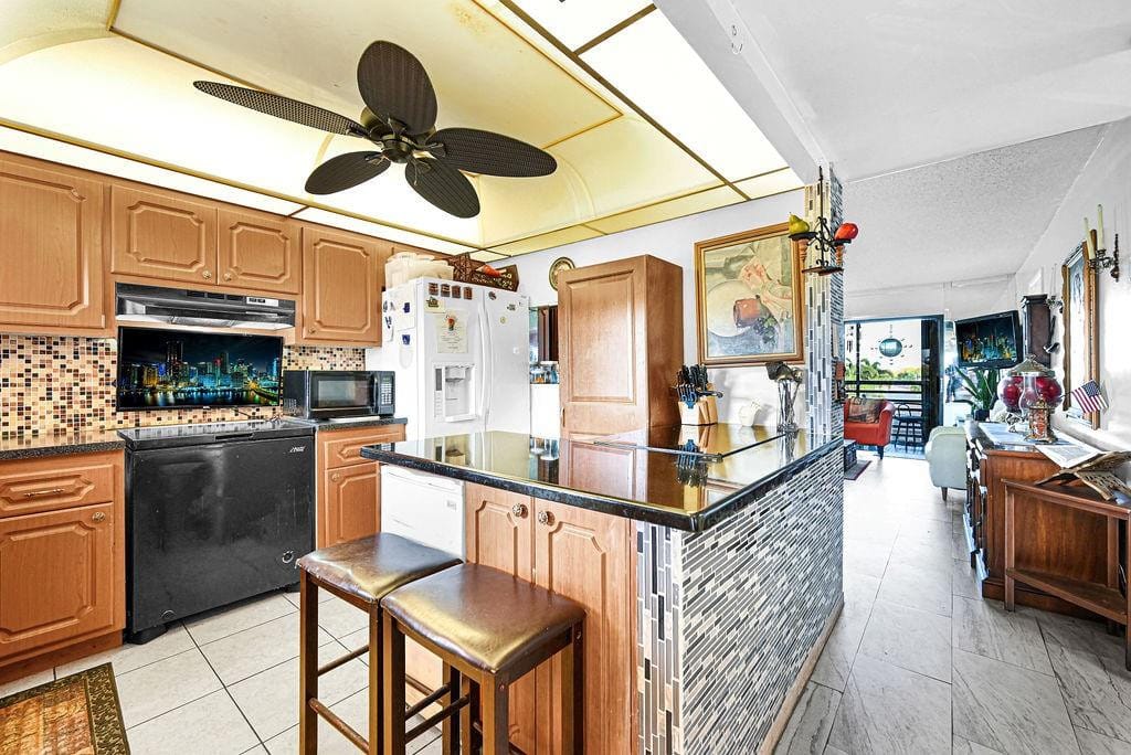 10442 Sunrise Lakes Boulevard 312, Sunrise, FL 33322 photo 21