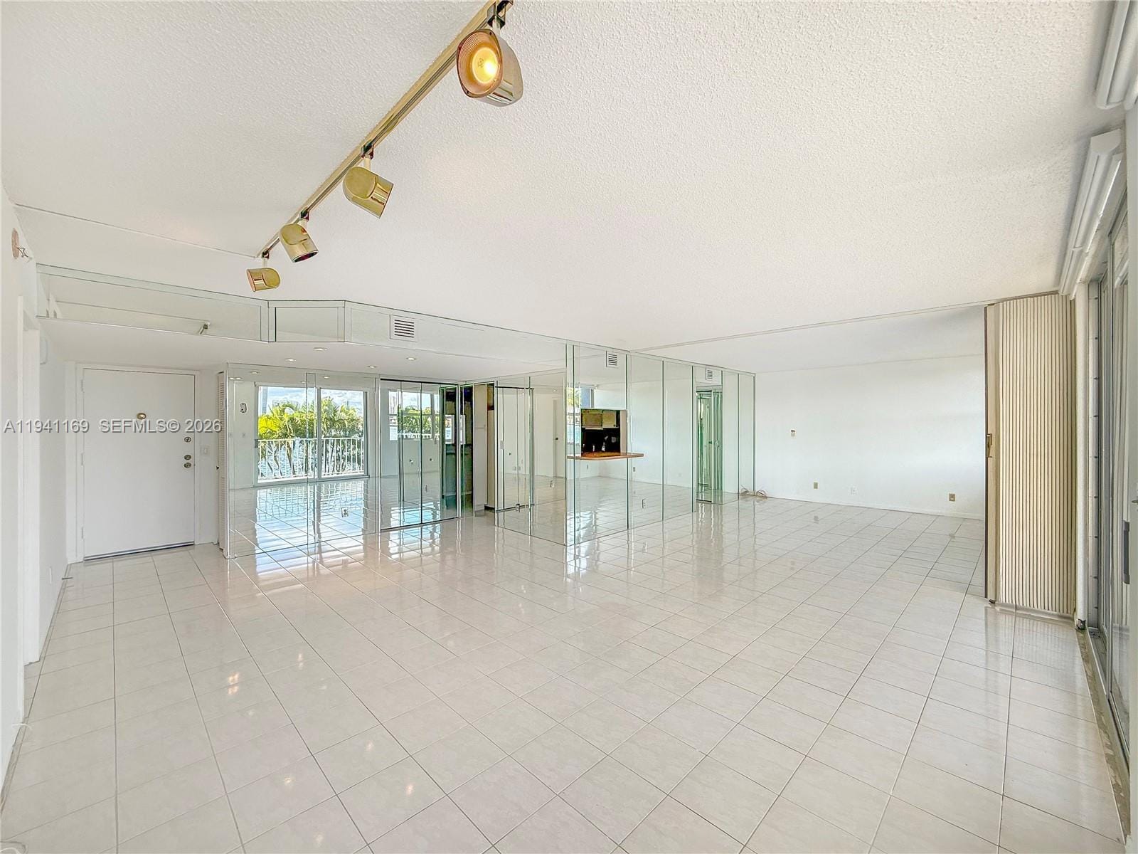 16570 NE 26th Avenue 2J, North Miami Beach, FL 33160 photo 11