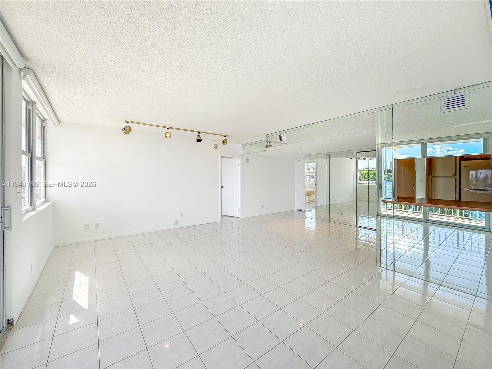 16570 NE 26th Avenue 2J, North Miami Beach, FL 33160 photo 3