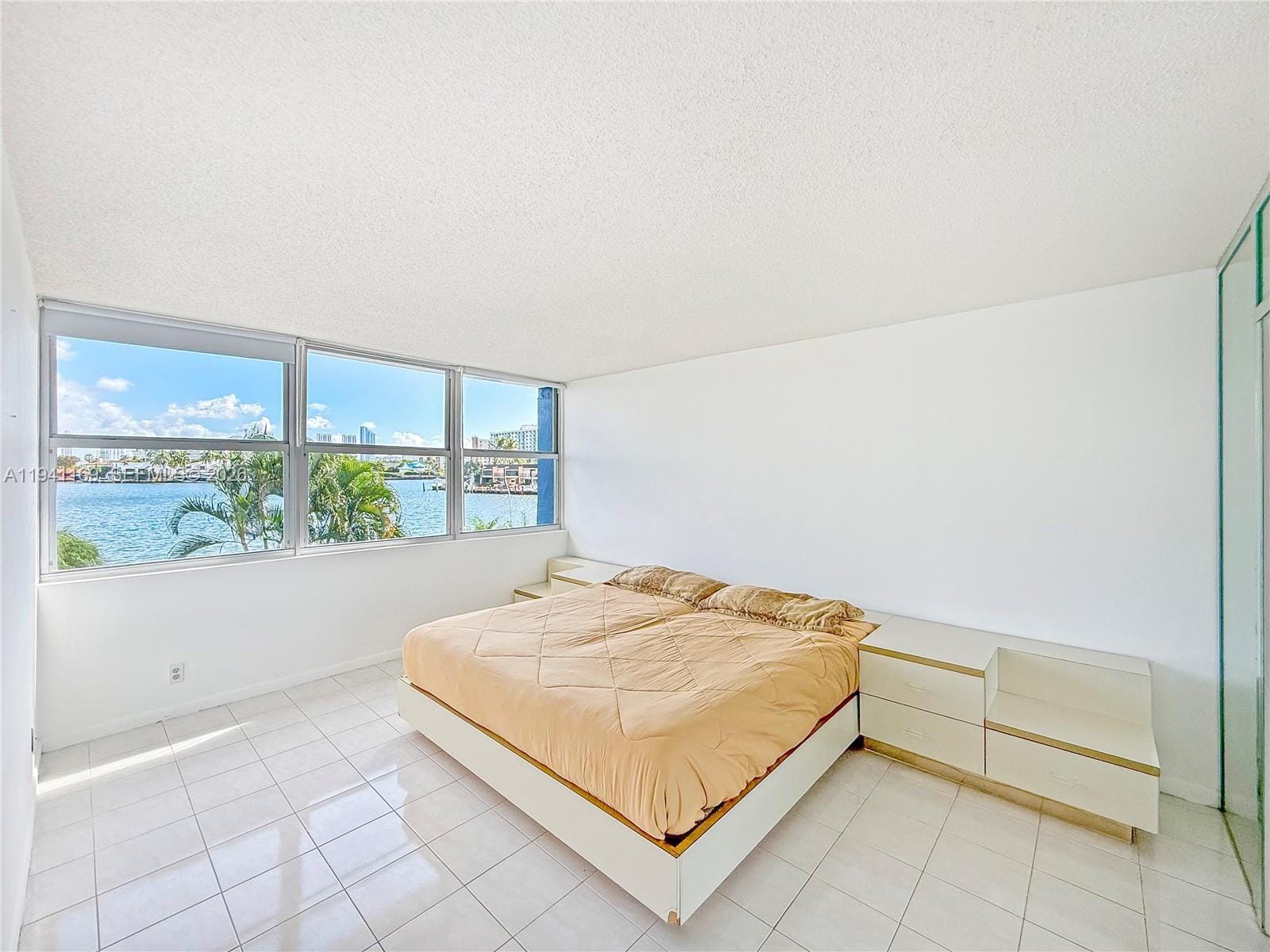 16570 NE 26th Avenue 2J, North Miami Beach, FL 33160 photo 4