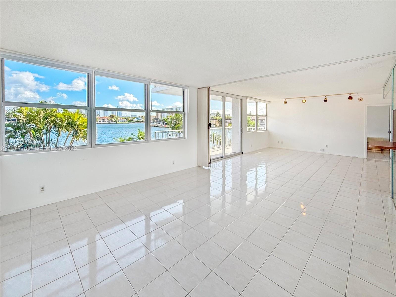 16570 NE 26th Avenue 2J, North Miami Beach, FL 33160 photo 7