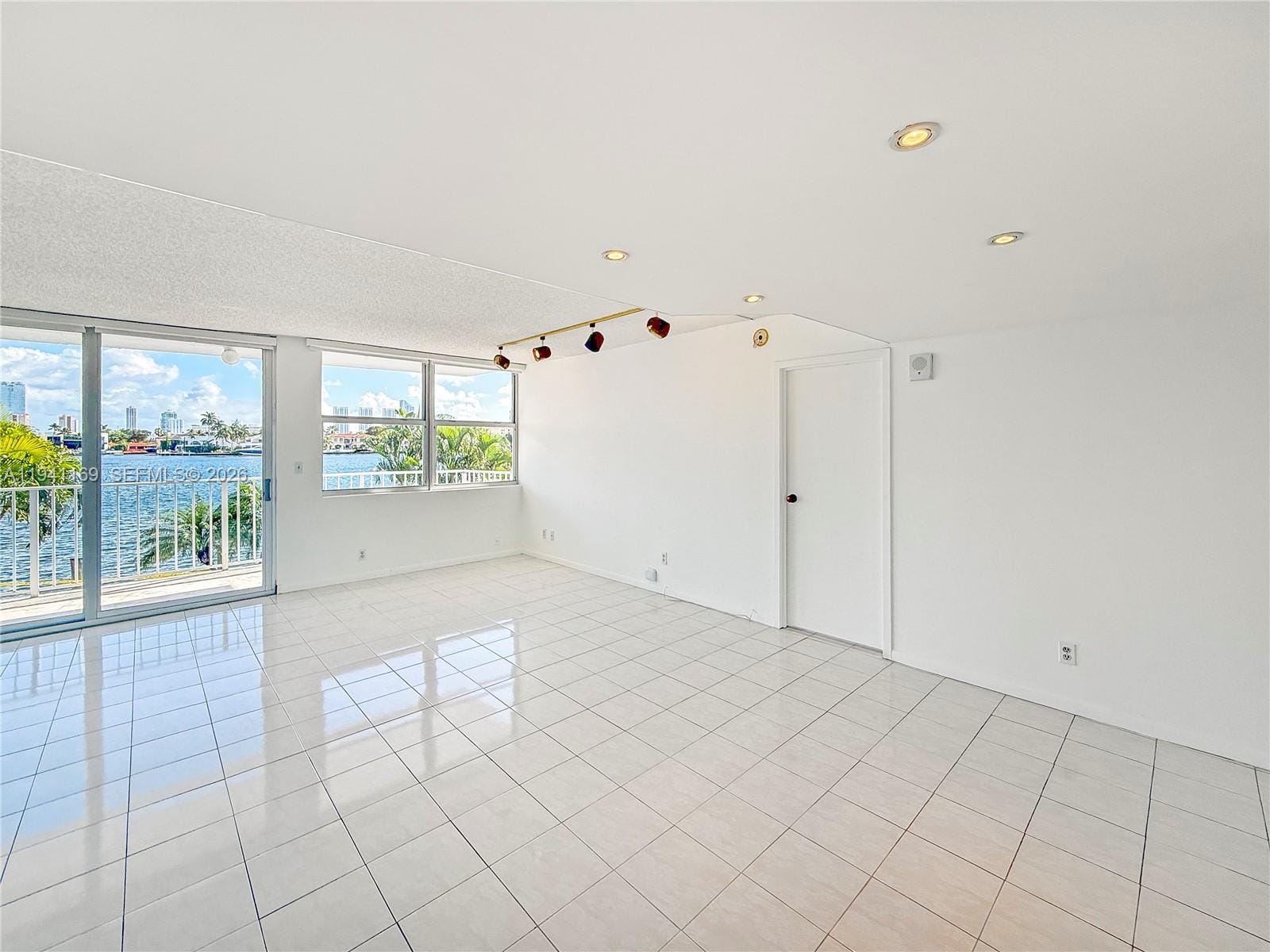 16570 NE 26th Avenue 2J, North Miami Beach, FL 33160 photo 9