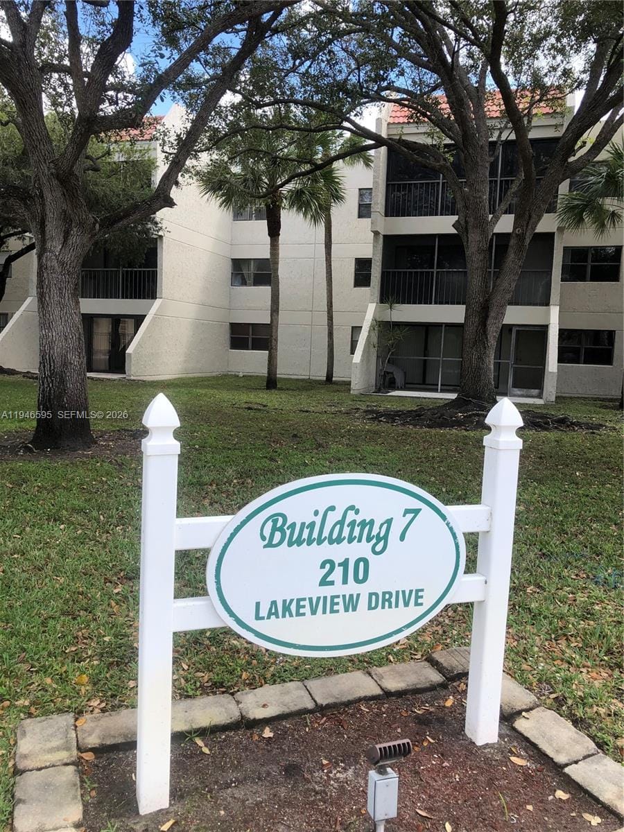 210 Lakeview Drive 207 — photo 2