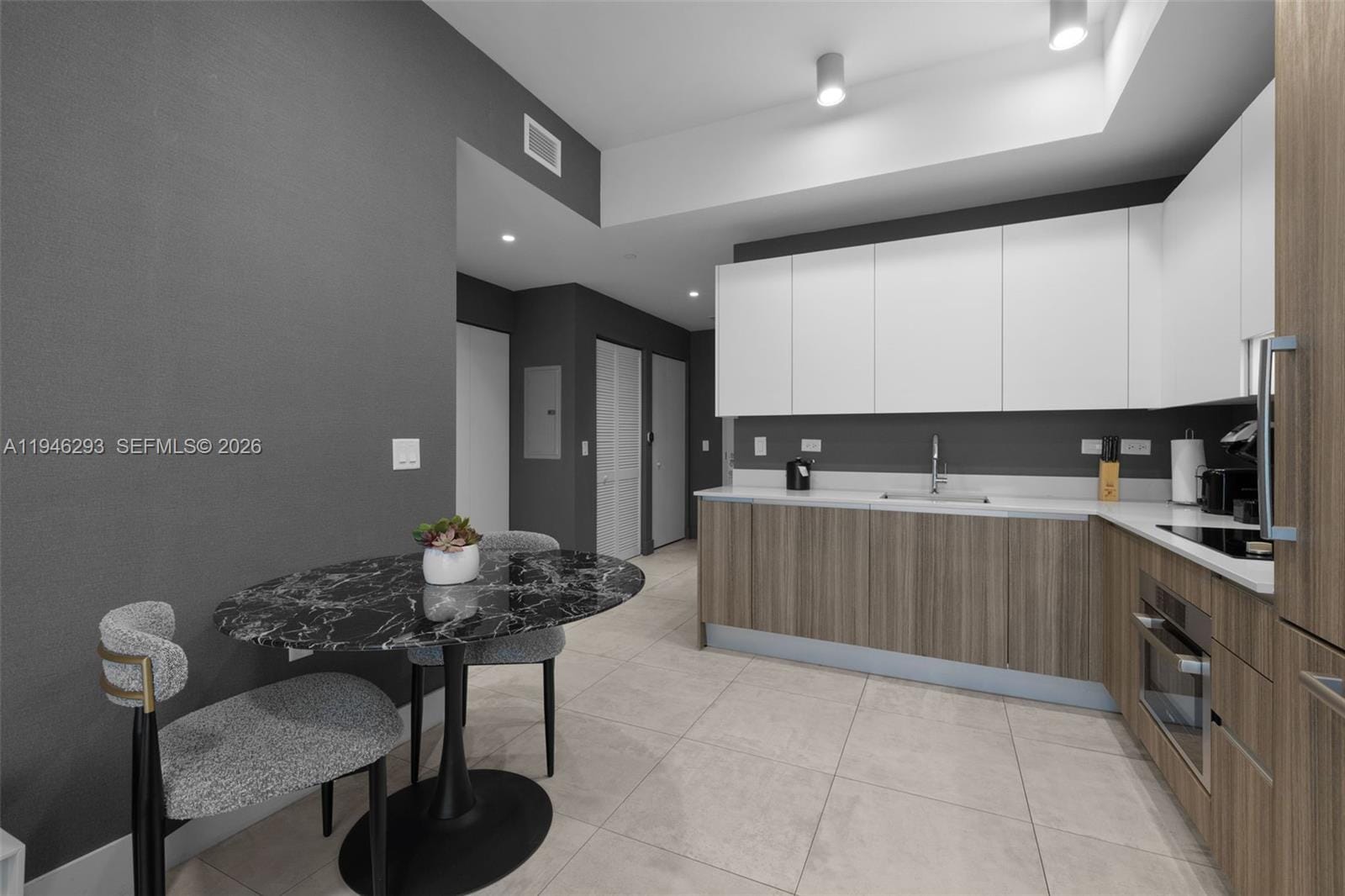 239 SW 9th Street 1604 — photo 10