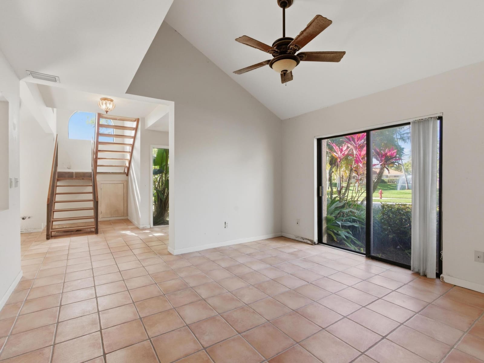 22511 Meridiana Drive — photo 4