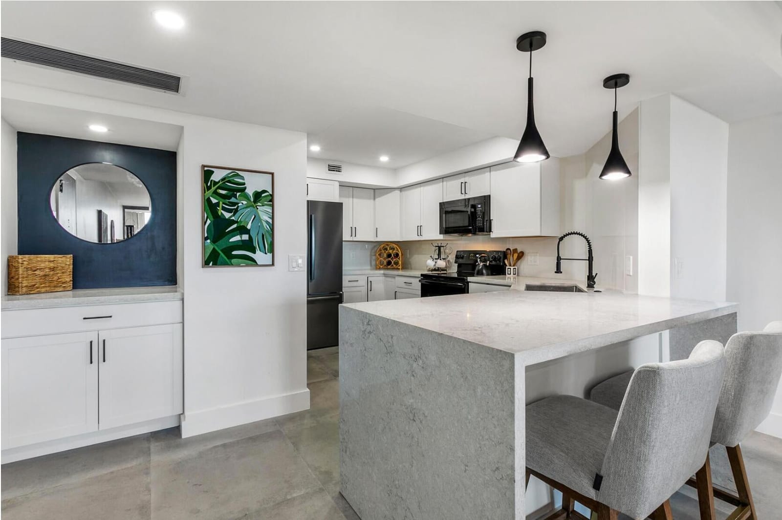 2425 Presidential Way 1101, West Palm Beach, FL 33401