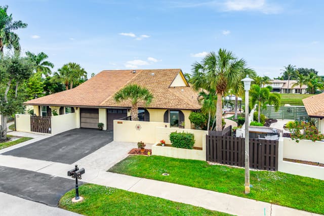 419 SW 28th Avenue, Delray Beach, FL 33445