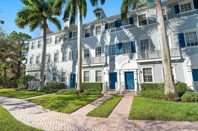 238 W Thatch Palm Circle, Jupiter, FL 33458