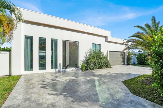 828 NW 2nd Avenue, sold in Spanish Village, Boca Raton, FL