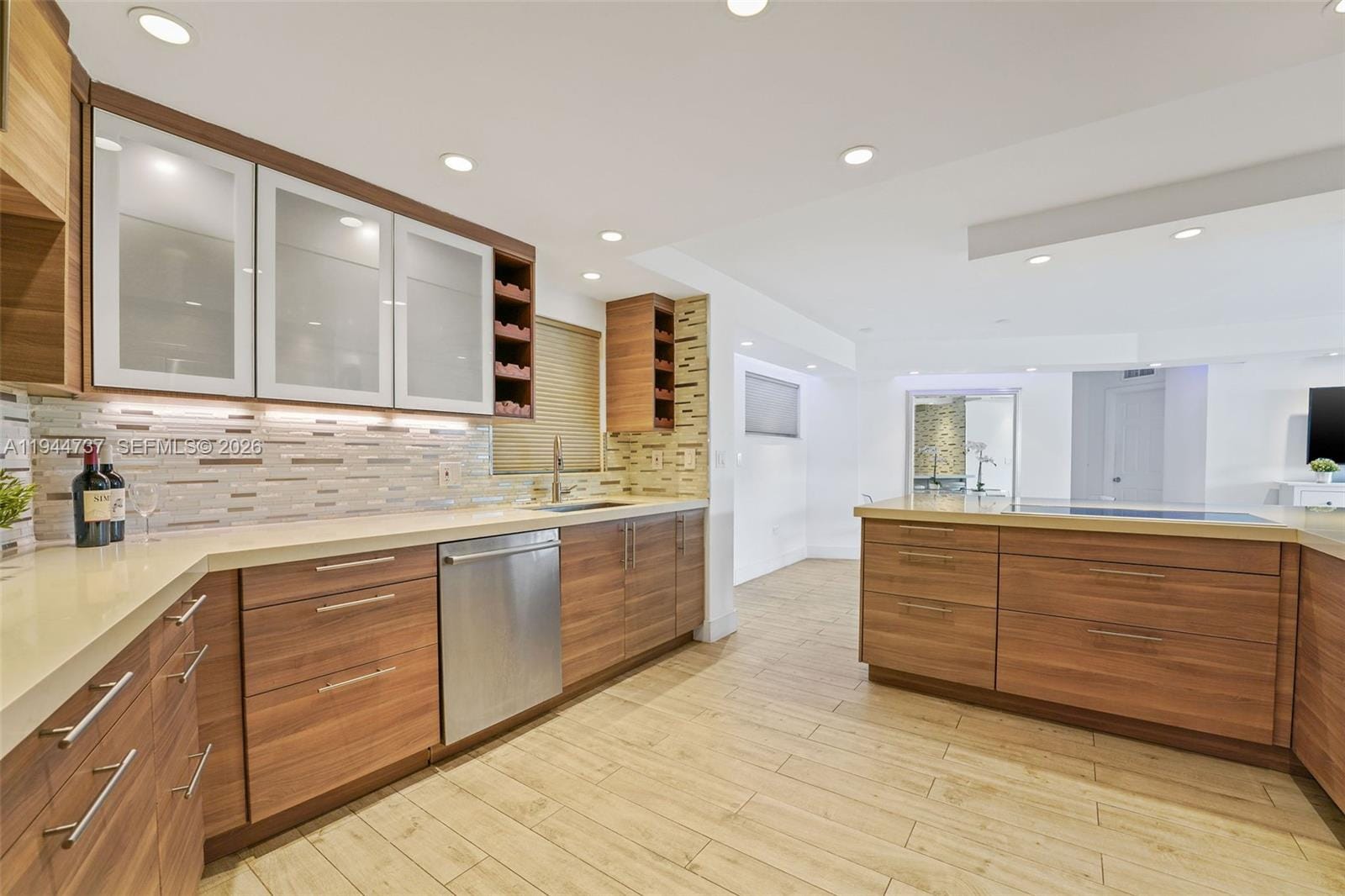 1881 Washington Avenue 5H — photo 12
