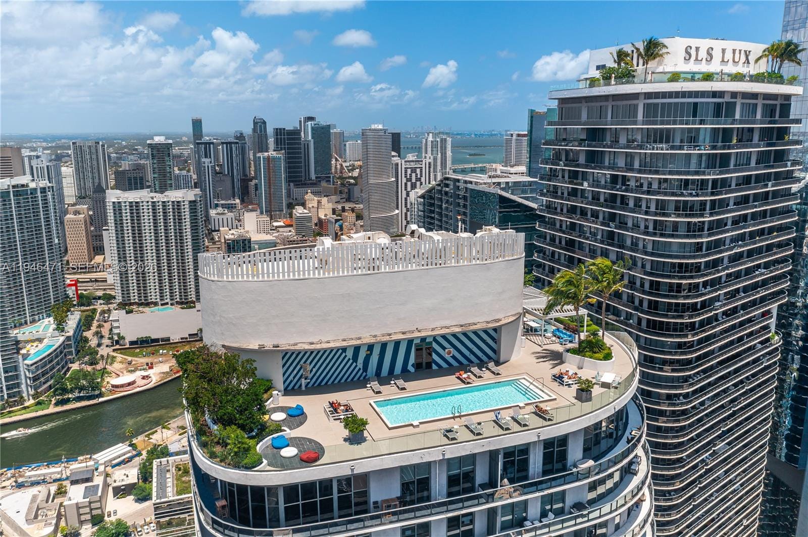 45 SW 9th Street 1205, Miami, FL 33130 photo 5