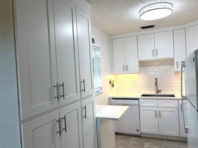 34 Pine Arbor Lane 203, sold in Vista Royale, Vero Beach, FL