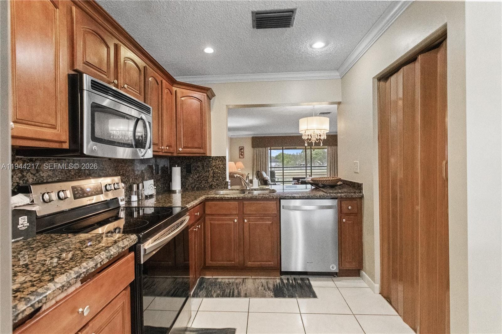 145 S Laurel Drive 606 — photo 4
