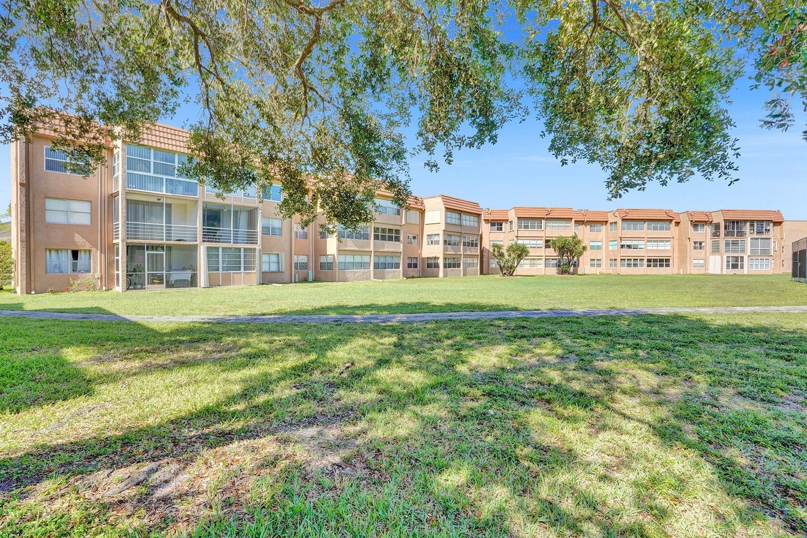 9821 Sunrise Lakes Boulevard 106, Sunrise, FL 33322 photo 24