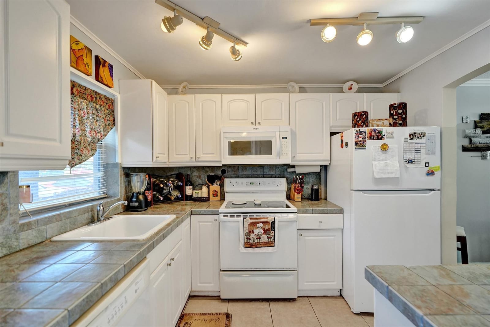 9821 Sunrise Lakes Boulevard 106 — photo 4