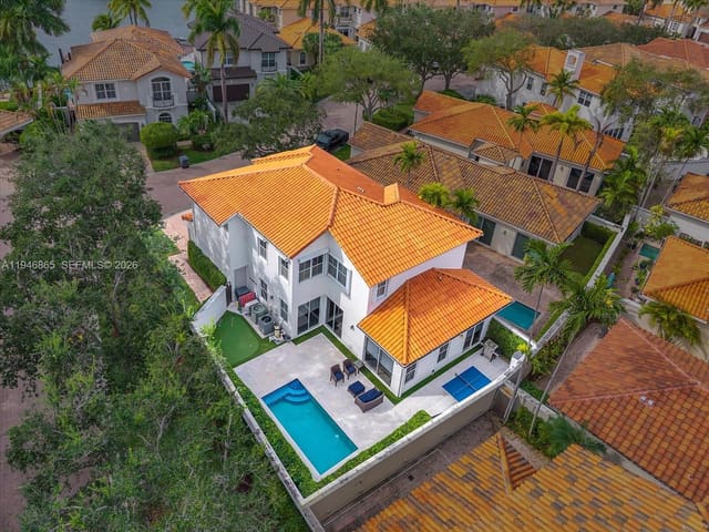 1469 Shoreline Way, Hollywood, FL 33019
